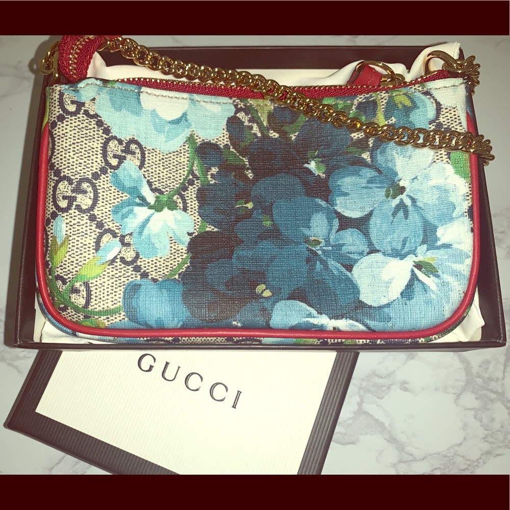 Beautiful flowery mini gucci purse